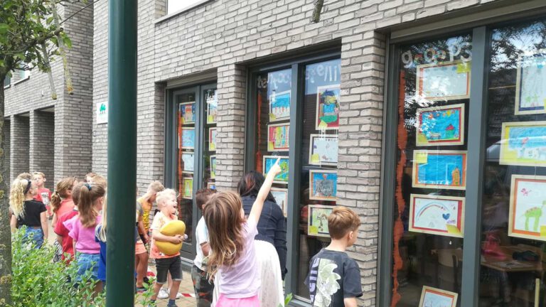 Leerlingen basisschool D’n Bogerd laten eigen werk zien in kunsttentoonstelling