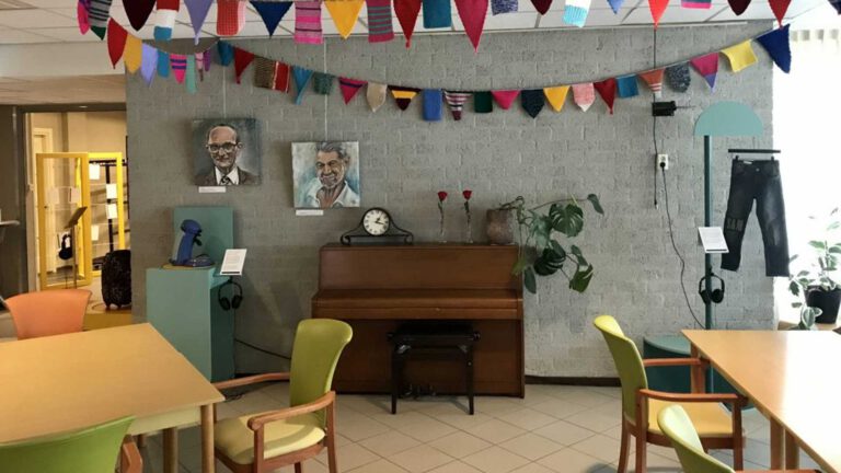 Tonny Wijnands opent tentoonstelling ‘Mooi Stuk’ van Repair Café in Hofke van Marijke