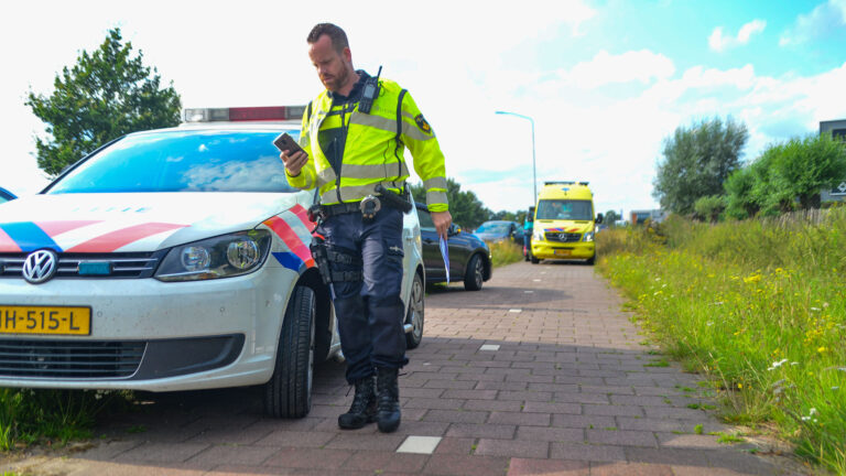 Auto’s botsen op Binderendreef Deurne