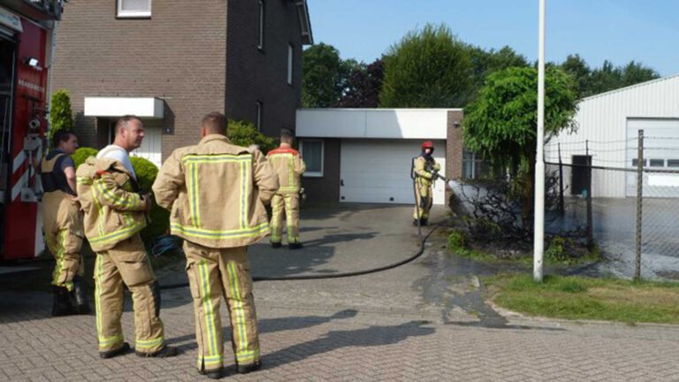 Kleine buitenbrand Jan van Tooropstraat Deurne door afbranden van onkruid