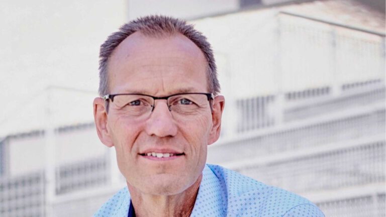 Edward de Gier tijdelijke nieuwe rector scholen IVO Deurne