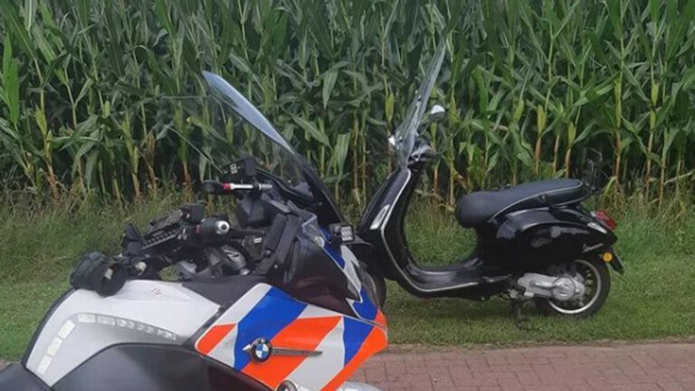 Politie houdt Deurnese vrouw (32) met gestolen snorfiets aan in Liessel