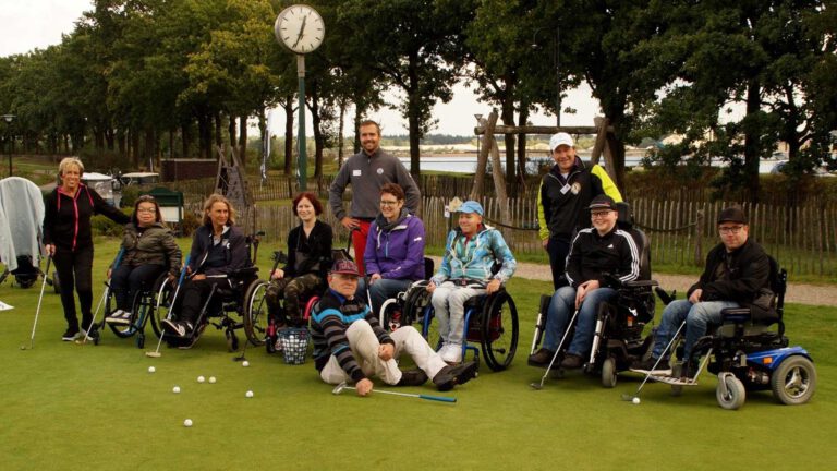Golfclinic en toernooi voor golfers met een lichamelijke beperking in Bakel