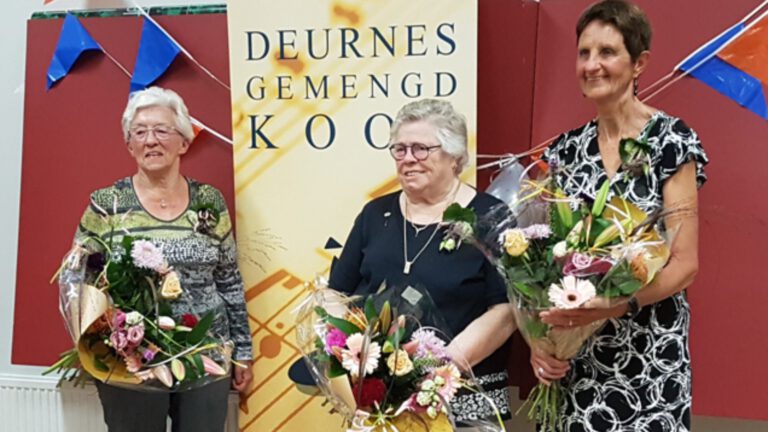 Deurnes Gemengd Koor zet jubilarissen in het zonnetje