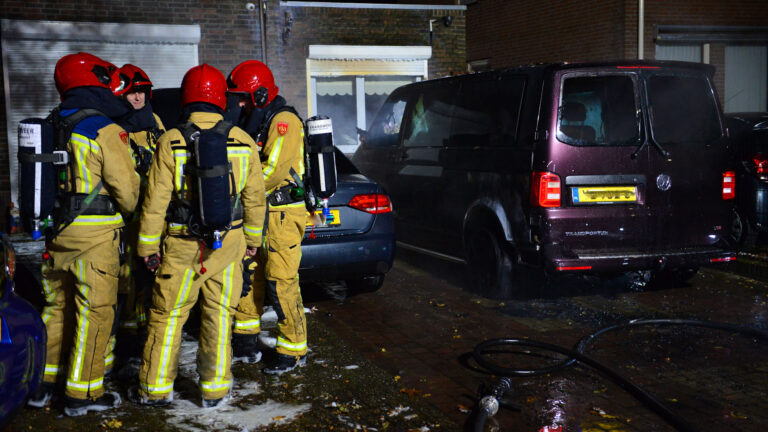 Meerdere auto’s beschadigd bij autobrand