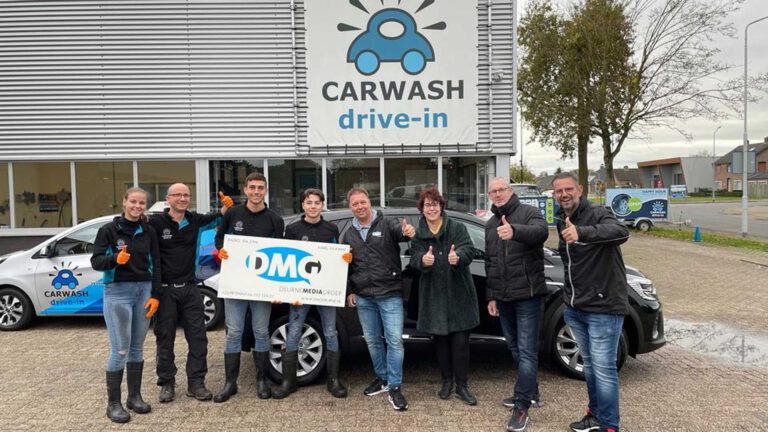 [VIDEO] DMG-dj’s wassen auto’s van luisteraars; Rainier van Dalen uit Helmond winnaar van de maand