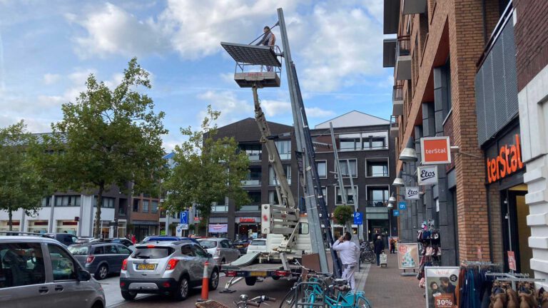 Man zit meer dan uur vast in hoogwerker in centrum Deurne