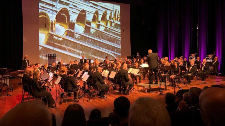 Eindelijk weer optreden voor publiek; Koninklijke Harmonie Deurne brengt weekend vol muziek