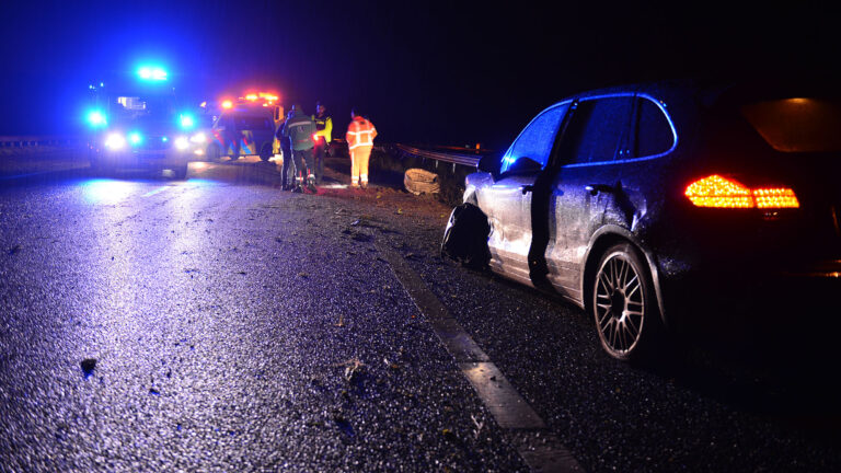 Porsche tolt over de A67 bij Liessel