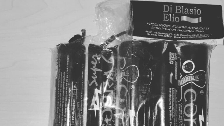 Politie pakt scholieren illegaal vuurwerk af