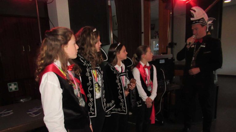 Peelpluimen en Peelstrekels verzetten prinsenbal door nieuwe coronaregels