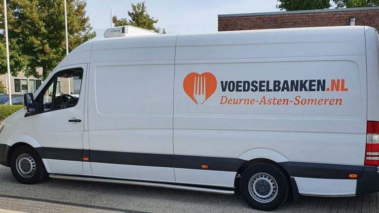 Voedselbank plaatst speciale winkelwagentjes bij supermarkten voor december-inzameling