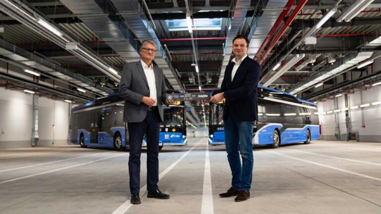 Eerste Ebusco 3.0 bussen uit Deurne gaan de weg op in München