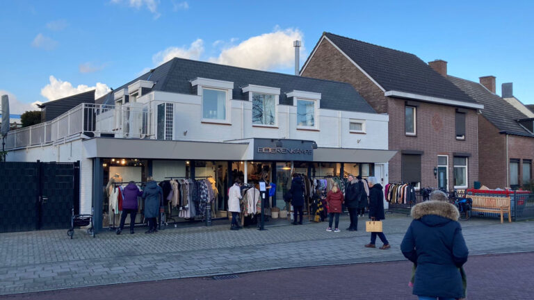 Veel steun in Deurne voor protestactie van Boerenkamps Mode