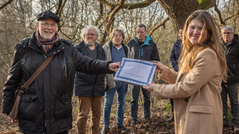 Petitie tegen werkzaamheden in de Peel overhandigd aan Janke van Dijk