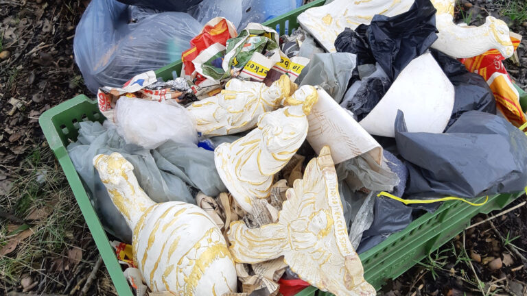 Jozef, Maria en Jezus gedumpt langs weg in Deurne