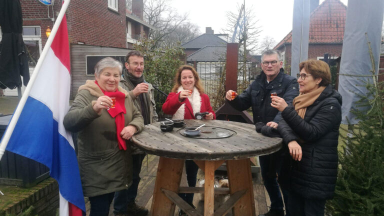 Horeca in de Peel trakteert op oranjebitter; ‘Wij en onze gasten zijn er helemaal klaar mee’
