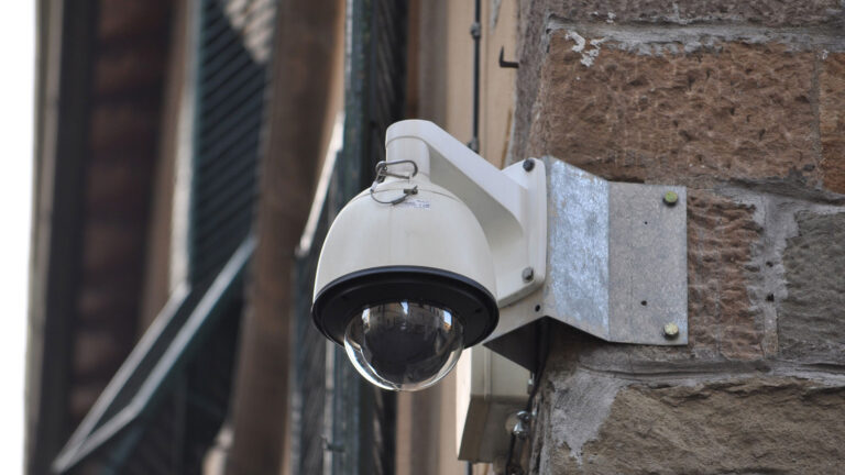 CDA stelt vragen over gebruik omstreden Chinese camera’s door gemeente Deurne