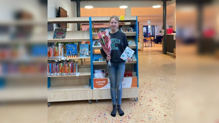 Sophie Teerhuis wint voorleeskampioenschap bibliotheek Helmond-Peel