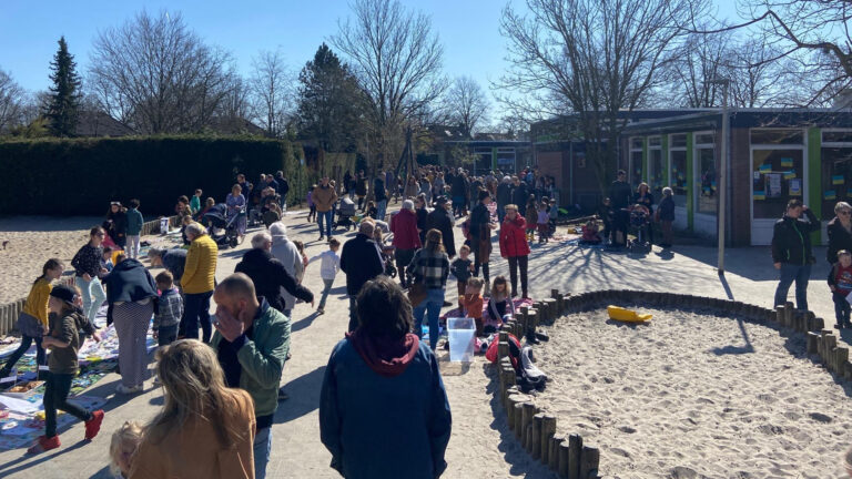 Leerlingen De Bron Deurne zamelen ruim 1150 euro in voor Oekraïne met rommelmarkt