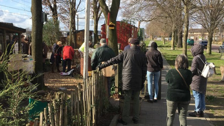 Coöperatie Stationspark Deurne en Boombelijd delen opnieuw gratis bomen uit