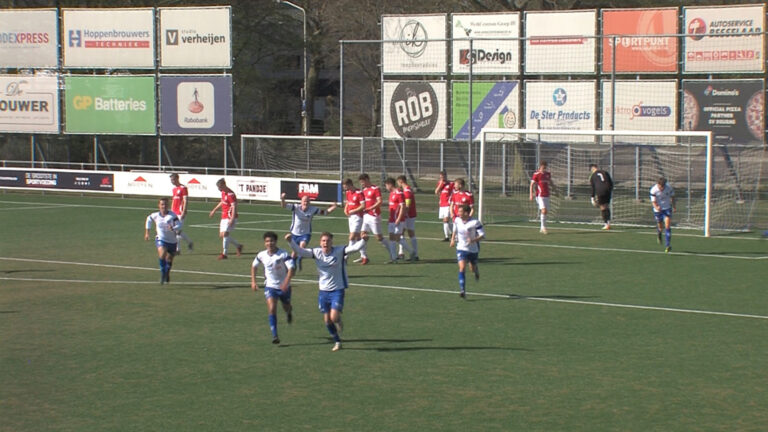 Collectief sterk SV Deurne verslaat koploper Venray in prima duel: 1-0