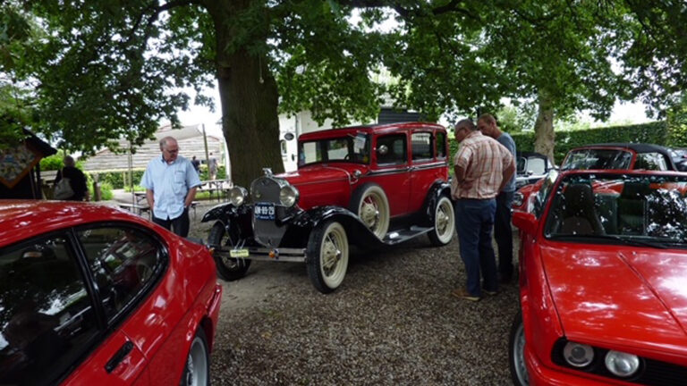 Oldtimerclub Deurne start nieuw seizoen met Paasrit