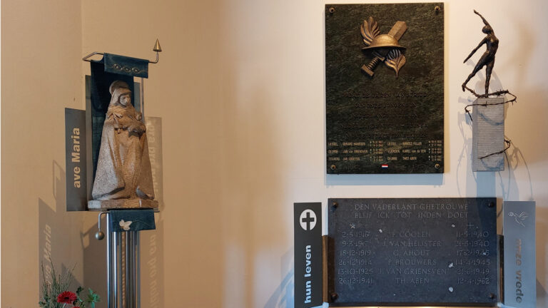 Plaquette met aanvullingen namen oorlogsslachtoffers geplaatst in Willibrorduskerk