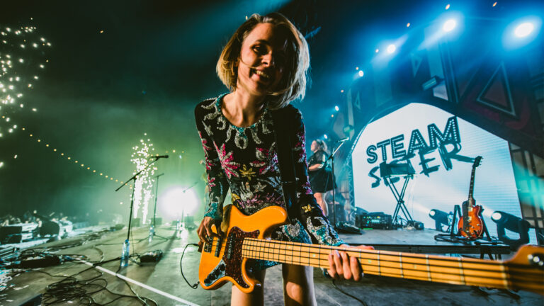Hofke van Marijke viert bevrijding met weekend vol festiviteiten en optreden Steam Sister