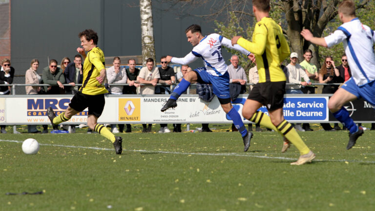 Kranenmortel derby met weinig spektakel; ZSV verliest zuur van SV Deurne (0-2)