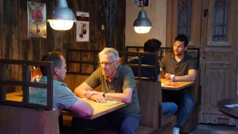 Speeddates bij Ondernemerscafé; snel zoveel mogelijk ideeën en nieuwe contacten verzamelen