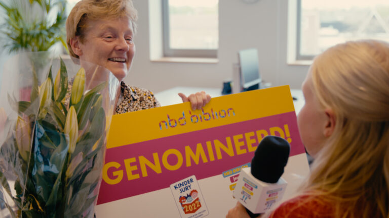Leesmediacoach Toos van den Beuken genomineerd voor titel Jeugdspecialist 2022