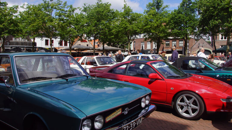 Deurnese Oldtimer Club opent seizoen met traditionele Paasrit