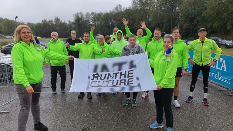 Lopers Roparun doorkruisen regio Deurne bij langste estafetteloop ter wereld