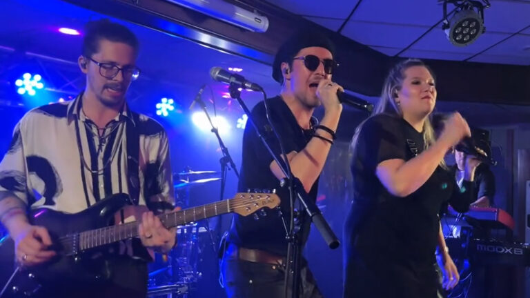 Indrukwekkend eerste optreden van TOTO Live Experience in Zeilberg