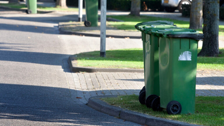 Afvalcontainers in gemeente Deurne worden vroeger geledigd in zomerperiode