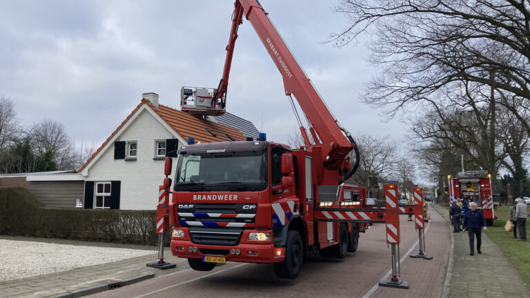 [VIDEO] Brandweer voorkomt schoorsteenbrand aan Oude Liesselseweg Deurne