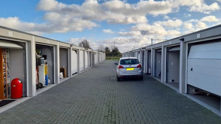 Grote diefstal uit 50 garageboxen aan Helmondseweg Deurne; gereedschappen en motoren gestolen