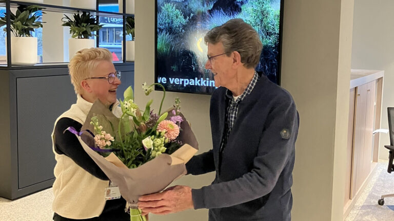 Publieksbalie gemeente Deurne na jaar in Harmoniestraat weer op de Markt; ‘Terug op onze vertrouwde plek’