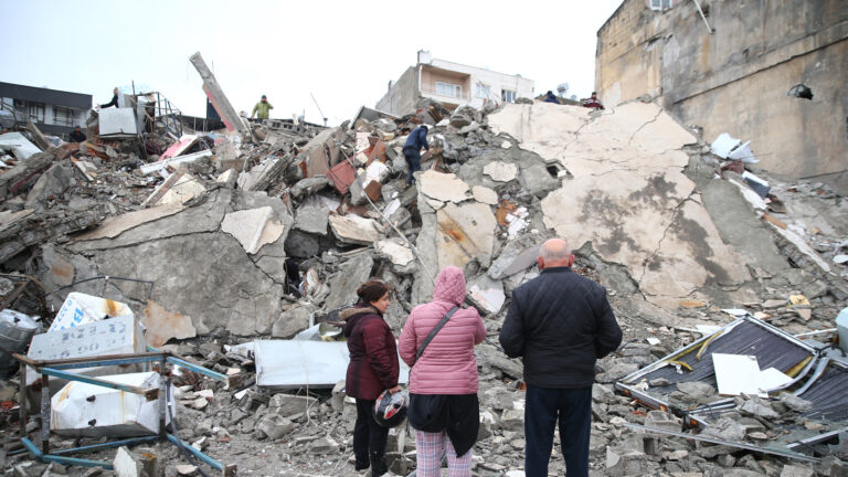 Gemeente Deurne doneert 32.971 euro aan Giro 555 voor slachtoffers aardbeving Turkije en Syrië