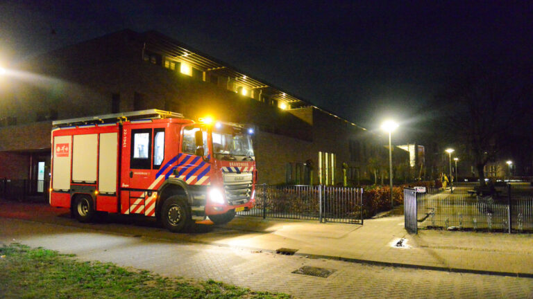 Onbekenden gooien brandende vloeistof tegen muur basisschool D’n Bogerd in Deurne