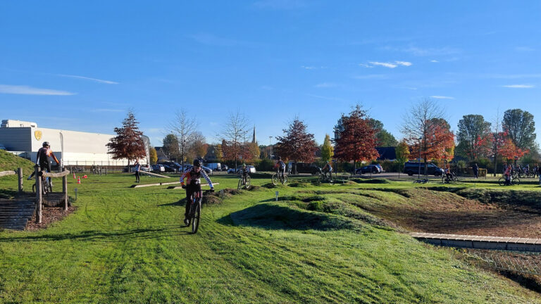 Trappend naar de erwtensoep bij winterse mountainbike-toertocht van Bikefun Liessel