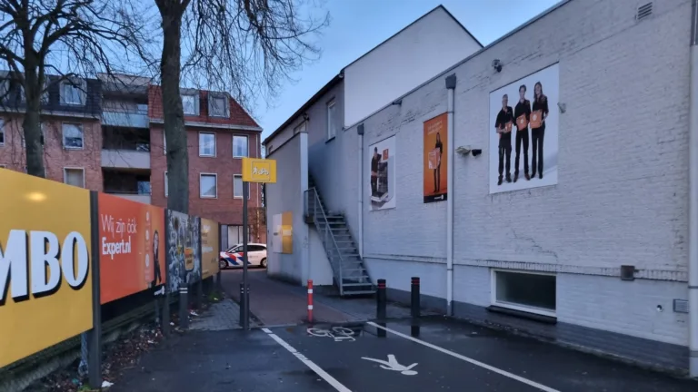 Politie zoekt getuigen van mishandeling in steegje tussen Stationsstraat en parkeerplaats Jumbo Deurne