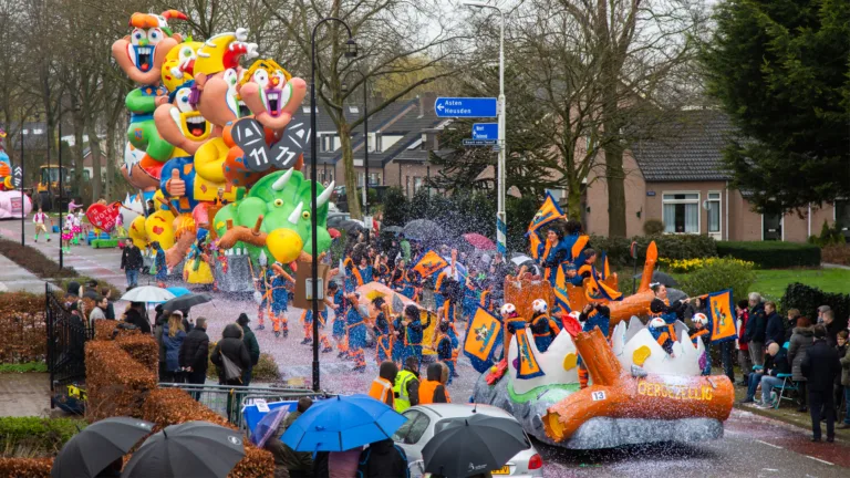 Mooiste carnavalswagens uit de regio nog één keer te zien bij Karvanstal in Someren-Eind