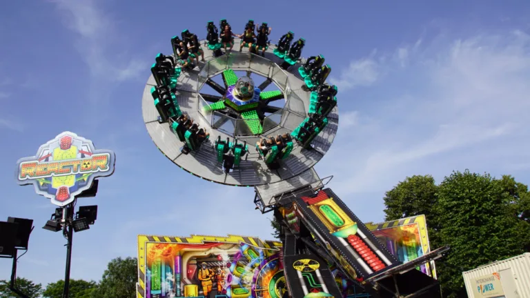 Attracties van kermis Deurne bekendgemaakt; spectaculaire Fireball nieuw dit jaar