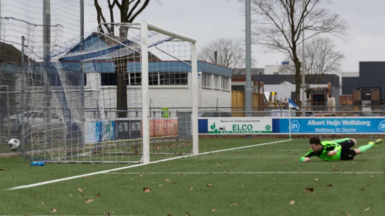 Door blessures geteisterde SV Deurne kansloos onderuit bij Limburgia (5-0)