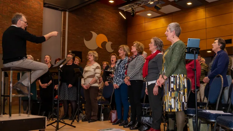 Jubileumconcert Una Sono uit Liessel met gastoptreden Peter Aarts: ‘Verwacht geen bejaard koor’