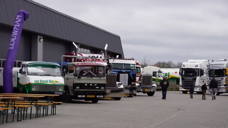 Vrachtwagens kijken bij chauffeursdag in Milheeze; van klassiekers tot Amerikaanse trucks