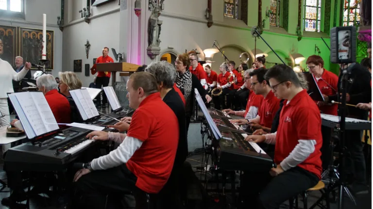 Indrukwekkend concert Coro d’Oro vol muzikaal talent met en zonder beperking in Willibrorduskerk