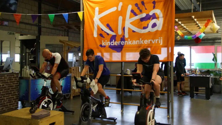 Bikkels sporten hele nacht door voor inzamelactie Giro di Kika in Deurne